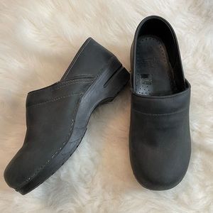 Matte Black Dansko Shoes. Size 41.